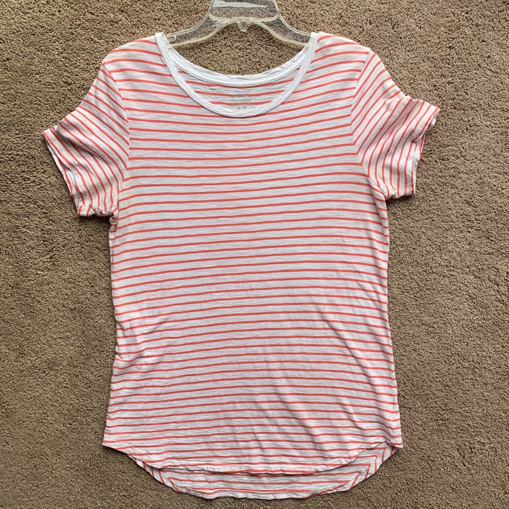 2 Old Navy Short Sleeve Tops - Picture 2 of 8